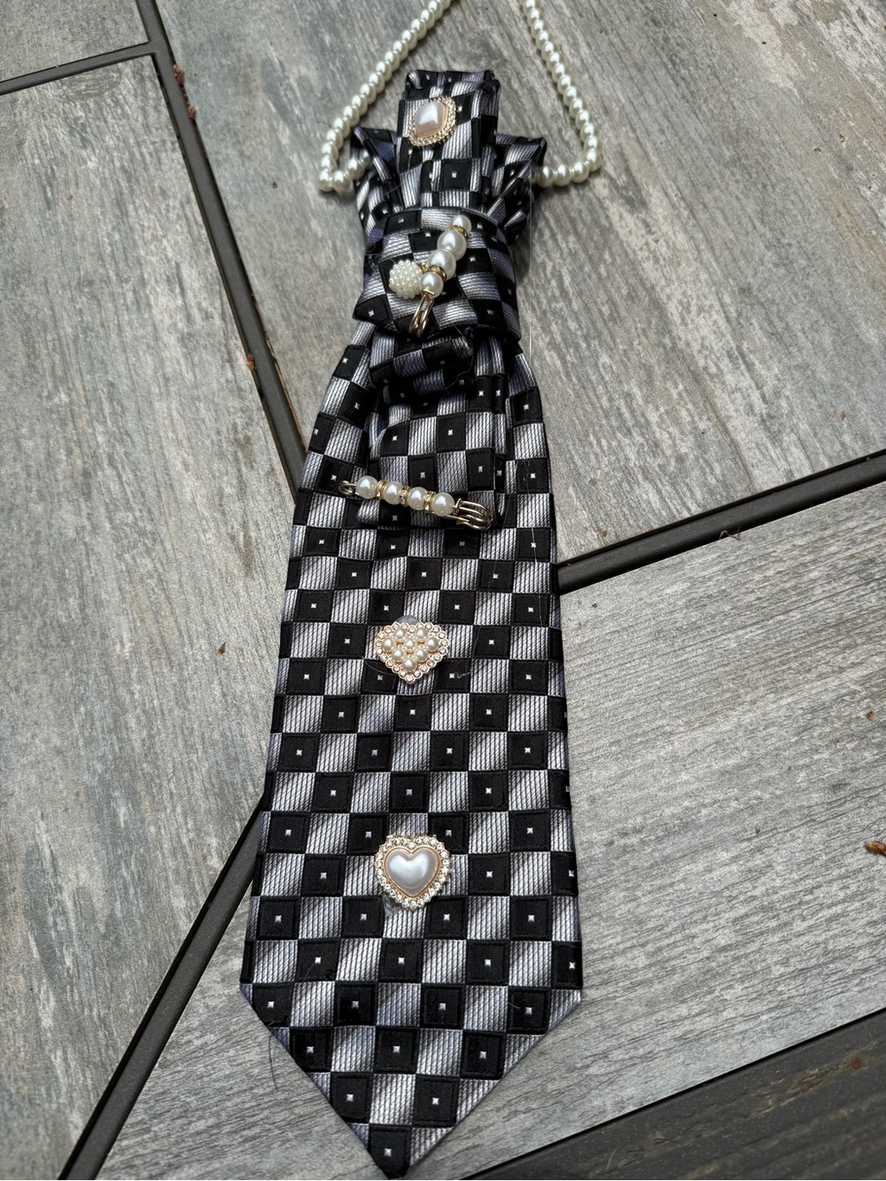 Men's Black and Silver Checkered Tie Necklace with Pearl Accent Pins - Unbranded
